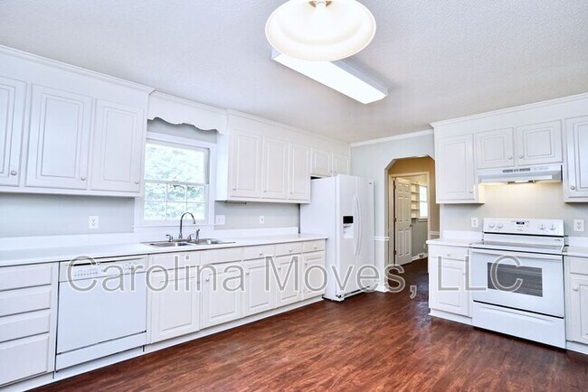 Building Photo - 212 Hardwood Rd