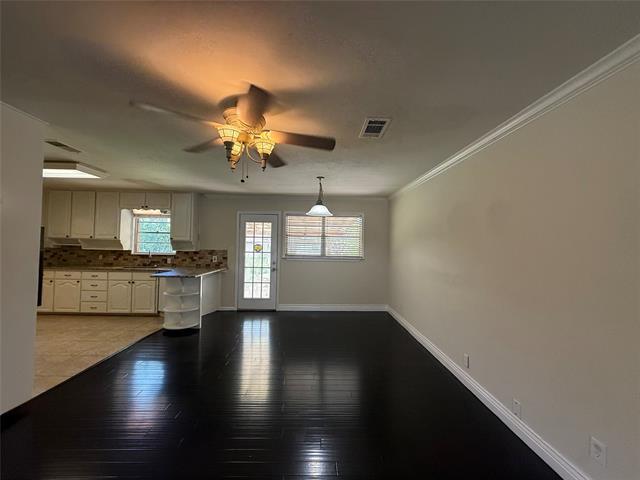 Building Photo - 1135 Park Center St