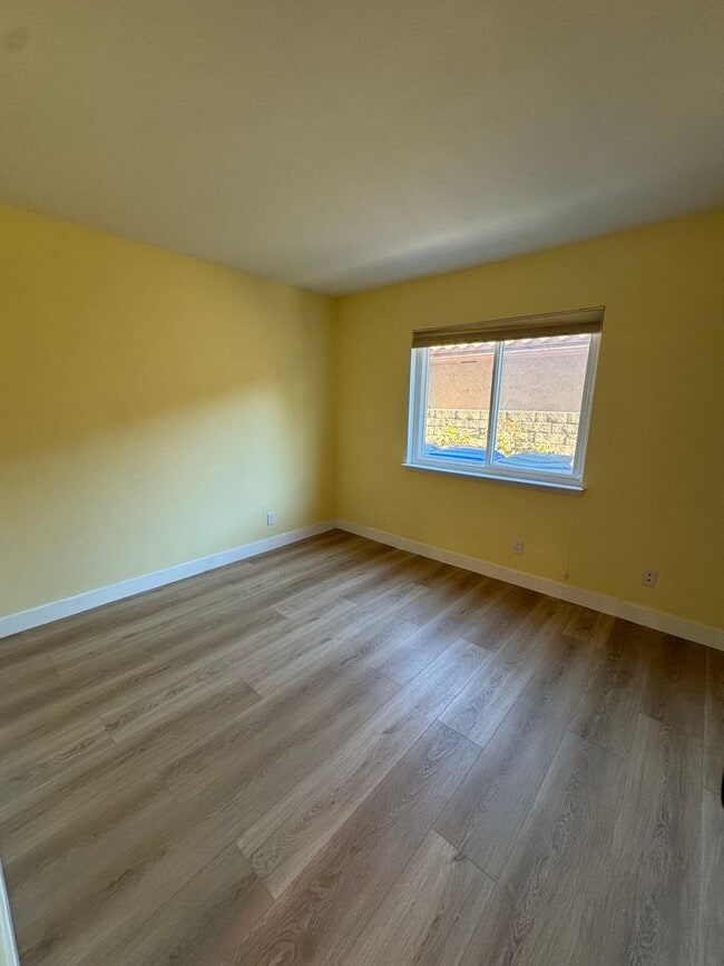 Building Photo - Charming Cul de Sac Home with Spacious Yard and Renovated Interior