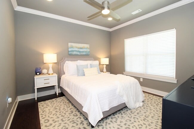 Building Photo - 2039 S Florida Way