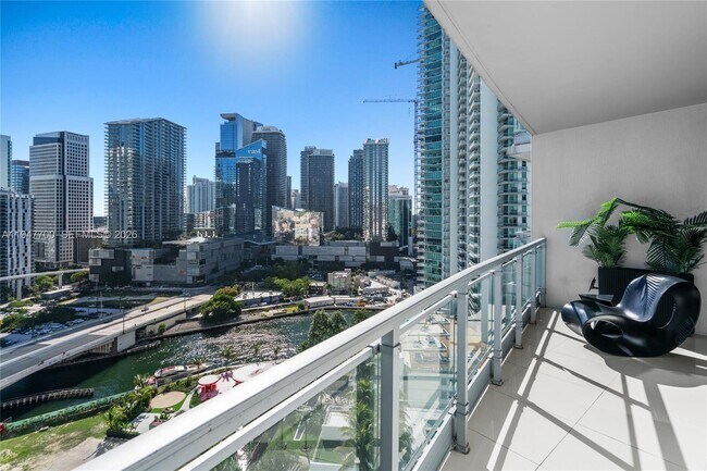 Building Photo - 90 SW 3rd St