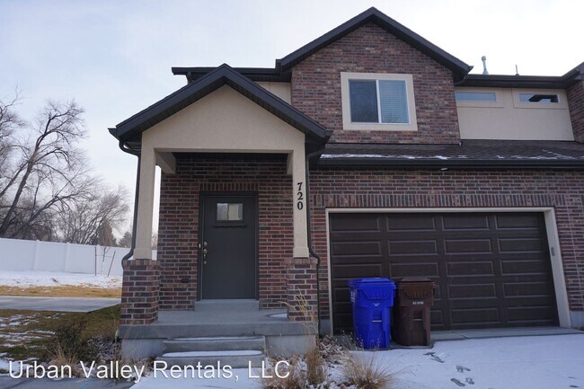 Primary Photo - 3 br, 3.5 bath House - 720 E. Ryder Park Ln.