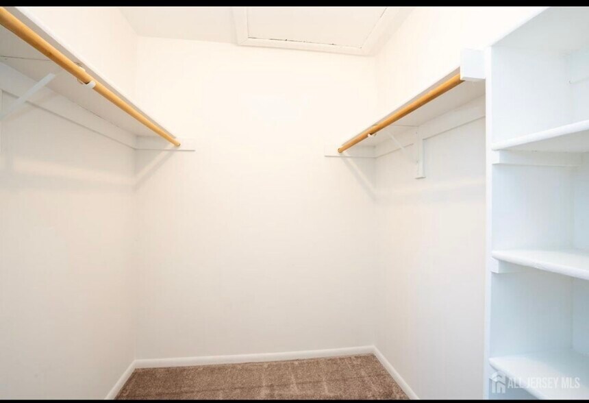 Building Photo - 403 Ravens Crest Dr