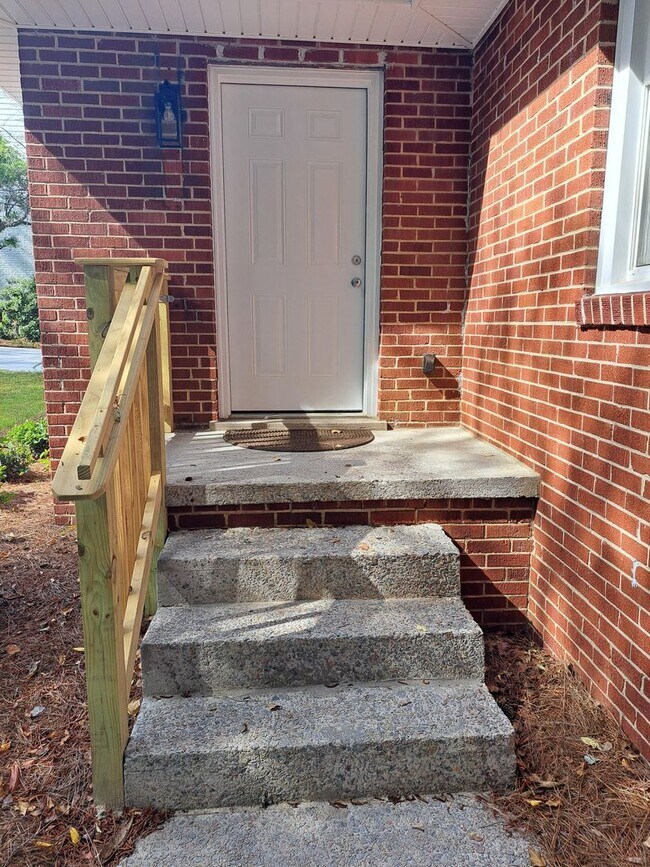 Building Photo - 1450-1452 Brentwood Drive