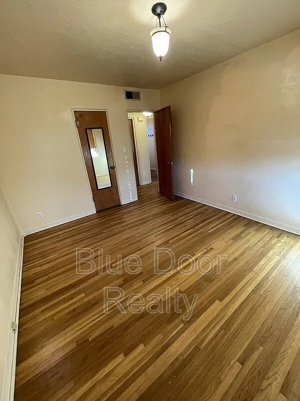 Building Photo - 1001 Jackson St SE