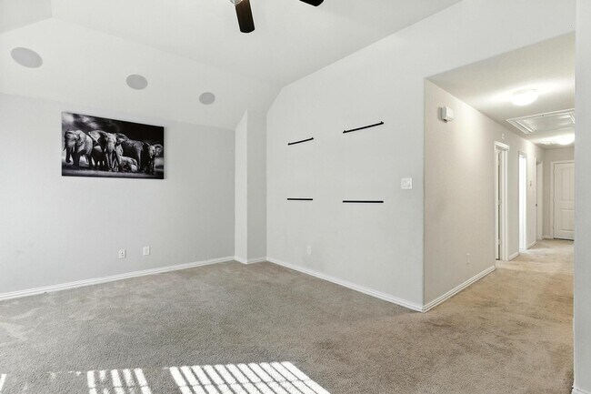 Building Photo - 1627 Northwood Springs Dr