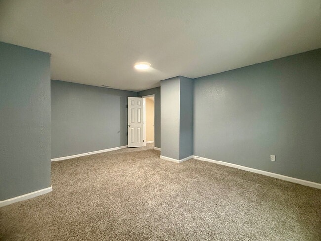 Building Photo - Updated 4 bedroom 2 bath home!