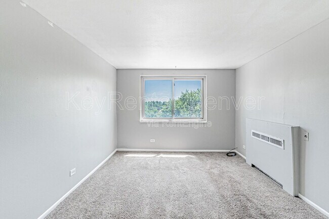 Building Photo - 1366 Garfield St