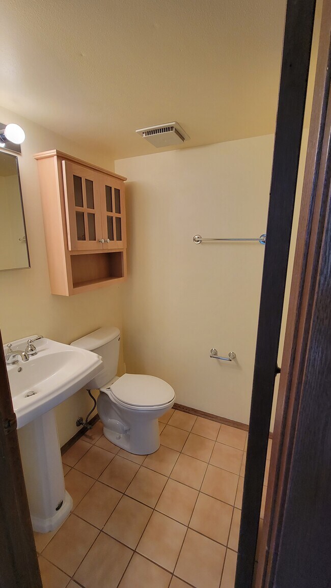 Building Photo - 8233 Imperial Dr