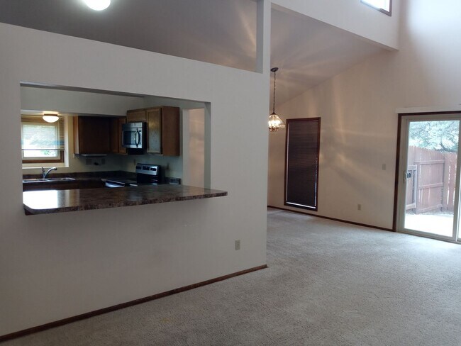 Building Photo - 5292 Cracker Barrel Cir