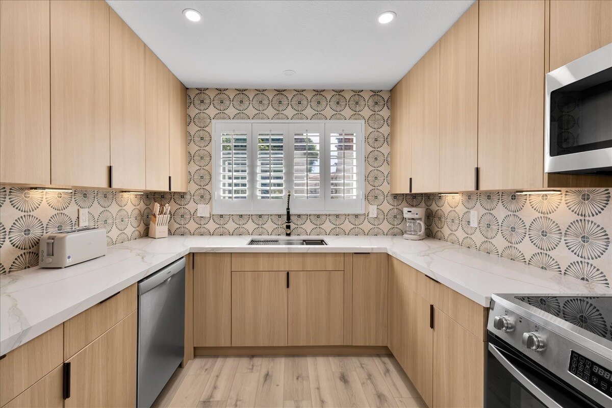 Building Photo - 2701 E Mesquite Ave