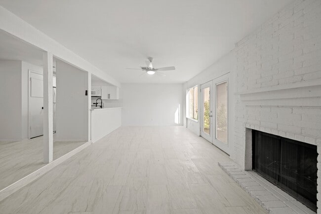 Building Photo - 11650 Village Pl Dr