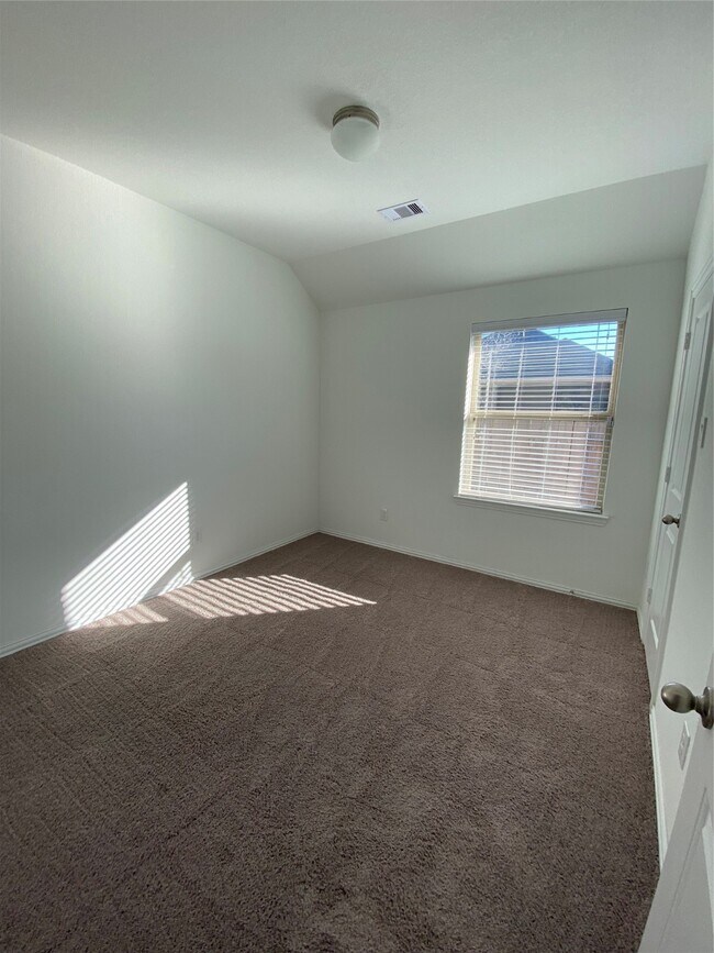 Building Photo - 210 Emory Birch