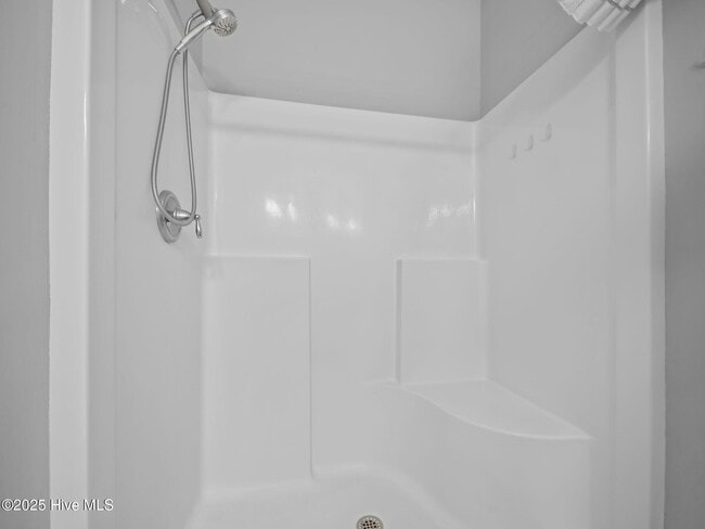 Building Photo - 512 Hazelwood Dr