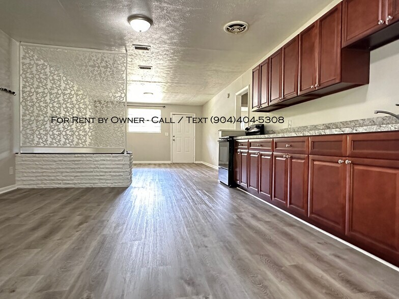 Building Photo - 2144 Firestone Rd