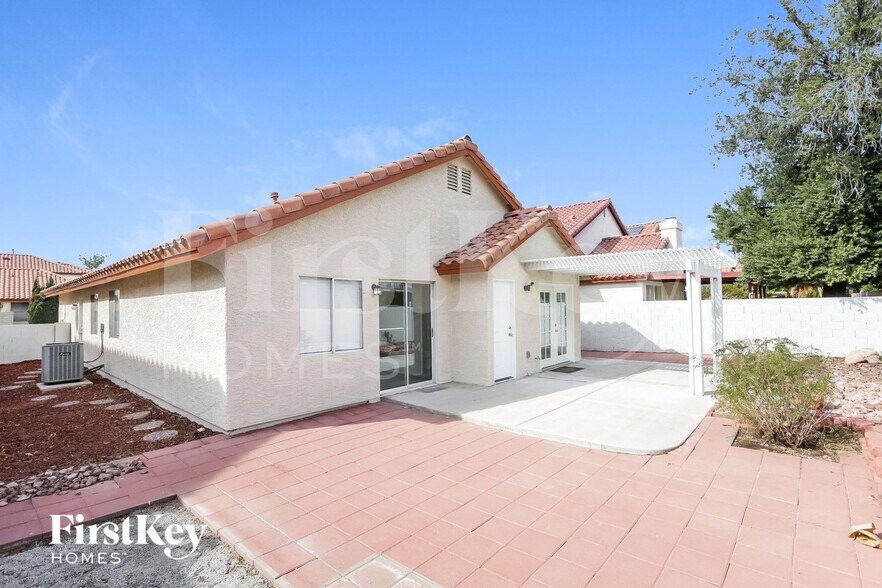 Building Photo - 3336 Surfline Dr