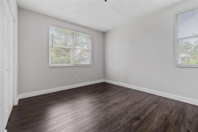 Building Photo - 409 E Floribraska Ave