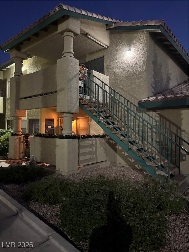 Building Photo - 304 S Buffalo Dr