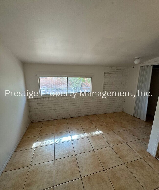 Building Photo - 1348
