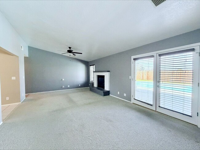 Building Photo - Charming Single Family Home With Pool