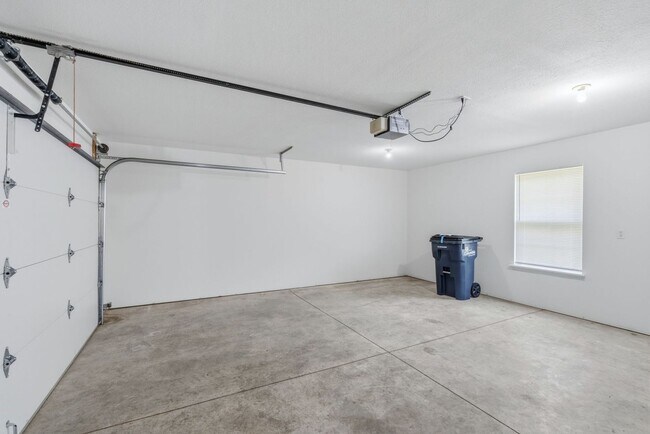 Building Photo - 1713-1715-1715 Louise Cir