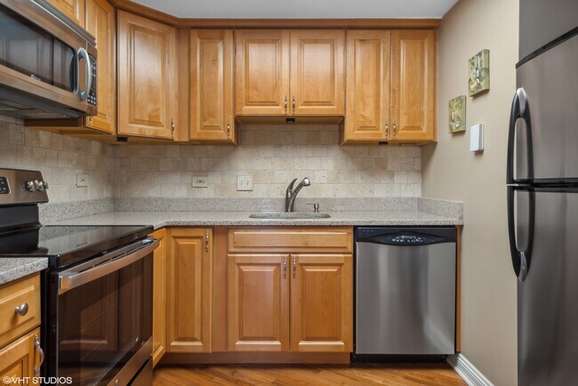 Building Photo - 40 E Delaware Pl