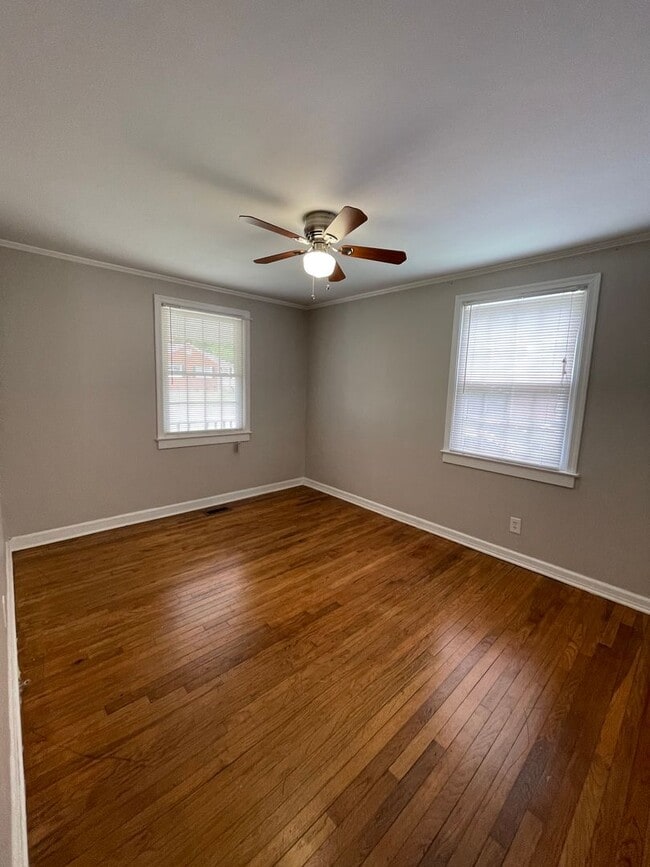 Building Photo - Gorgeous 2BR/1BA Duplex near Selwyn and Park Rd Hotspots!