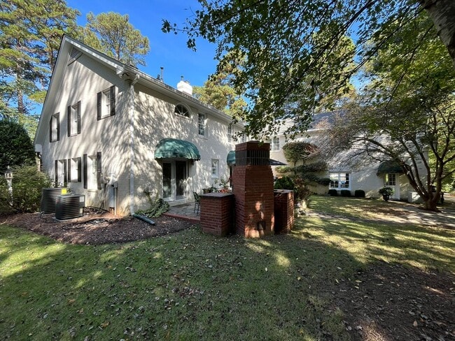 Building Photo - Incredible 5BD, 4.5BA House in Downtown Ra...
