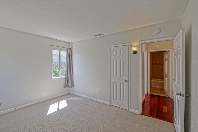 Building Photo - 1x 3906-3908