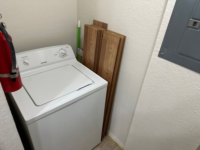 Building Photo - Charming 2 bedroom Condo!