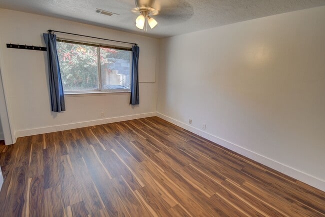 Building Photo - Beautiful Estate in the Heart of the NE Heights