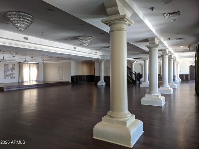 Building Photo - 1321 N Jamaica Way