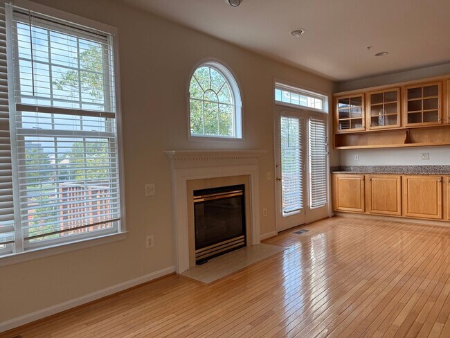 Building Photo - 6130 Stonehenge Pl