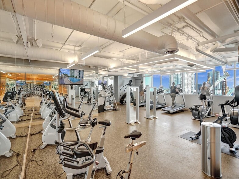Building Photo - 900 Biscayne