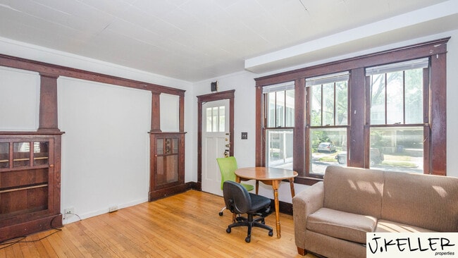 Building Photo - 931 Dewey Ave