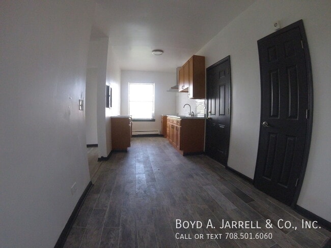 Building Photo - 68 E 57th St