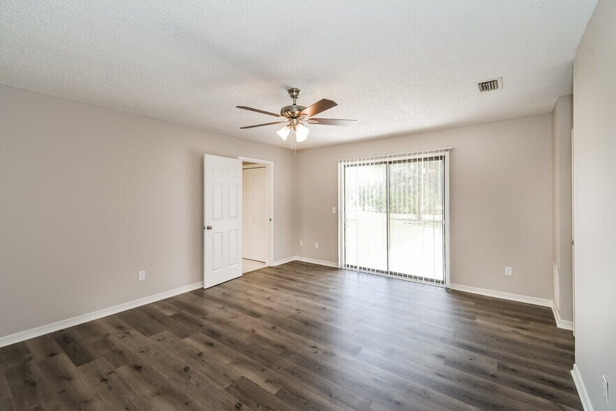 Building Photo - 8930 Irongate Dr