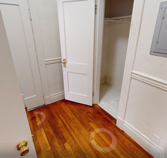 Building Photo - 9/1 - No Fee! Spacious studio in Allston, heat inc!