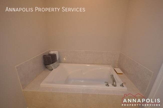 Building Photo - 529 Leftwich Ln