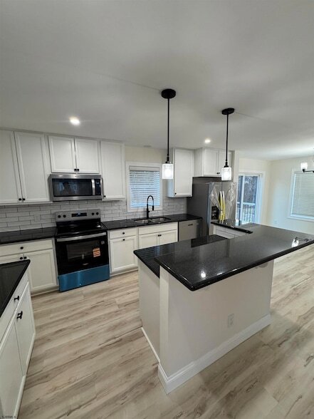 Building Photo - 1140 Parkside Ave.