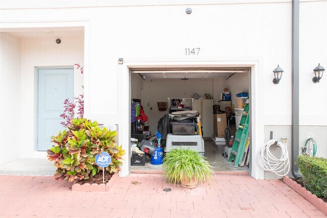 Building Photo - 1147 SW 7th Ave