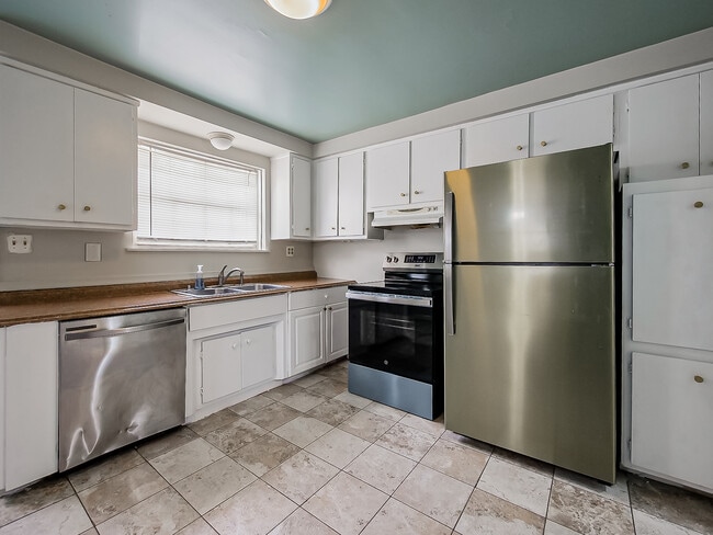 Building Photo - 25323 Orchard Lake Rd