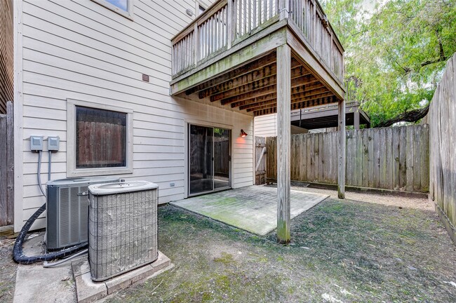 Building Photo - 1729 Reinerman St