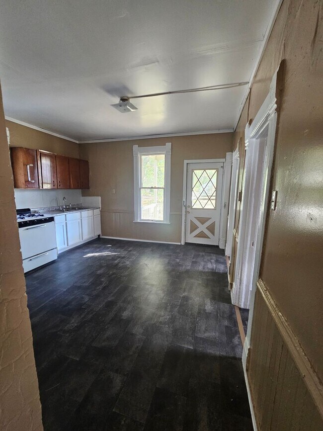 Building Photo - 4 Bedroom Home for Rent