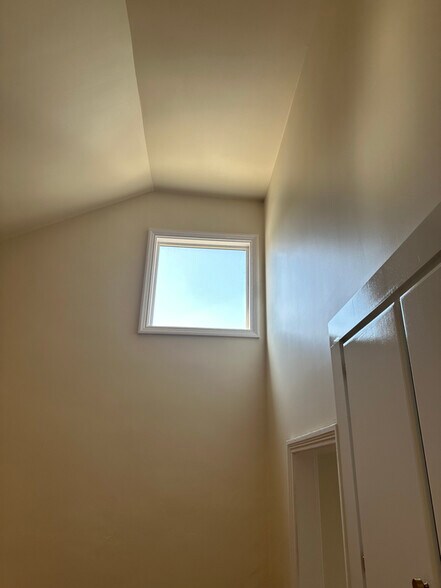 Building Photo - 2038 Highland Ave