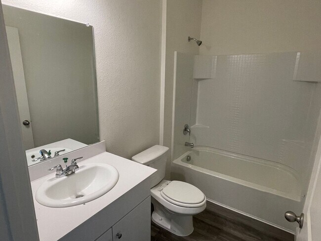 Building Photo - Welcome Home to Monticello Park!