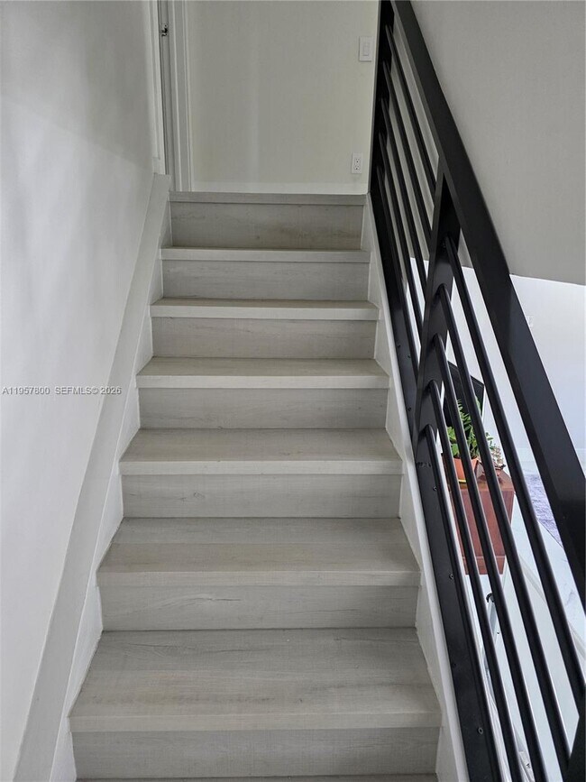 Building Photo - 6904 SW 114th Pl