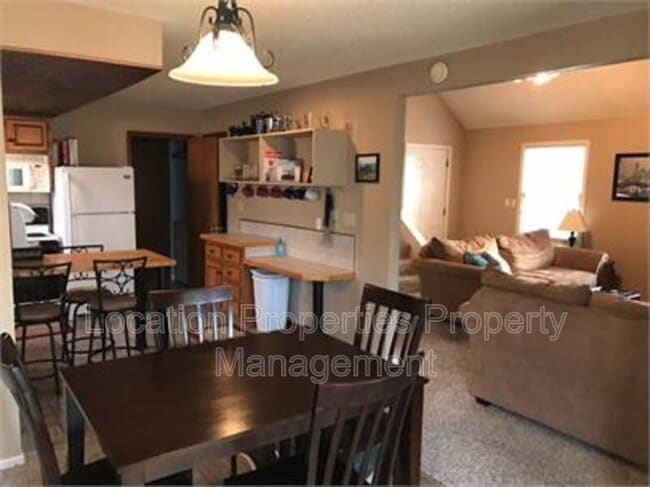 Building Photo - 3604 Lakecrest Ct