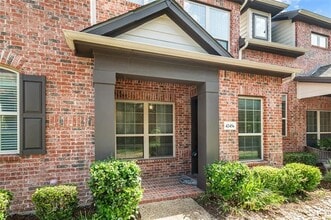 Building Photo - 4245-B Swan Forest Dr