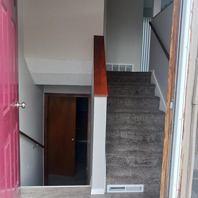 Building Photo - 3895 Kim Dr